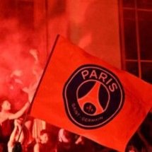 Torcedores do PSG vão à loucura em Paris e entram em confronto com polícia; veja vídeo - No Ataque Internacional