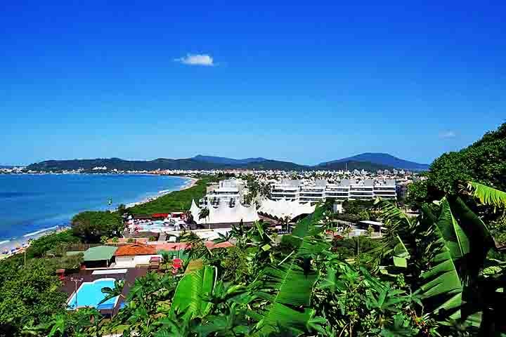 9Âº) JurerÃª, FlorianÃ³polis: FlorianÃ³polis voltou a aparecer no ranking com o bairro JurerÃª, onde o metro quadrado custa, em mÃ©dia, R$ 18.859. A regiÃ£o Ã© famosa por suas praias calmas e por oferecer um ambiente elegante e exclusivo. 