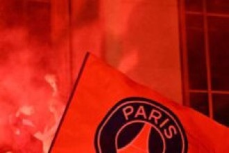 Torcedores do PSG vão à loucura em Paris e entram em confronto com polícia; veja vídeo