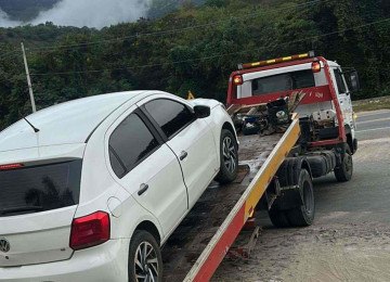 Carro e celular do motorista foram apreendidos -  (crédito: PMMG)
