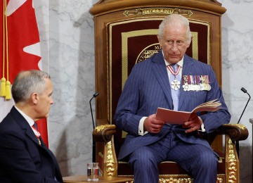 Rei Charles ao lado do primeiro-ministro do Canadá, Mark Carney -  (crédito: Blair Gable/Pool/AFP)