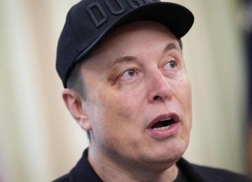 Olho roxo de Musk chamou atenção em coletiva do governo dos EUA -  (crédito: AFP)
