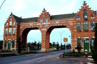 A cidade de Holambra, em São Paulo, é conhecida como Capital Nacional das Flores. O município - a 135 km da capital paulista -  é o maior produtor e distribuidor de flores da América Latina. Conheça a história de Holambra! -  (crédito: Fabricio de Souza Menegildo /Wikimédia Commons)