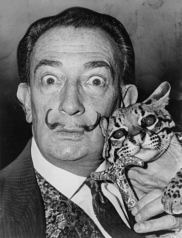 Um artista único. Excêntrico, provocante e com um traço de talento raro. Salvador Dalí morreu em 23/1/1989, aos 84 anos, deixando um legado espetacular. -  (crédito: Roger Higgins wikimedia commons )