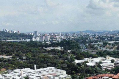 Dia amanheceu nublado e com névoa na maior parte de Minas Gerais, como na Pampulha (foto) -  (crédito: leandro Couri/EM/D.A.Press)
