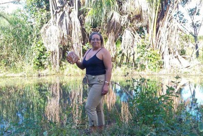 Agricultora Zenita Lopes retira da vereda preservada em seu terreno, na localidade de Paracatu, o buriti que é transformado em doce -  (crédito: Luiz Ribeiro/EM/D.A Press)