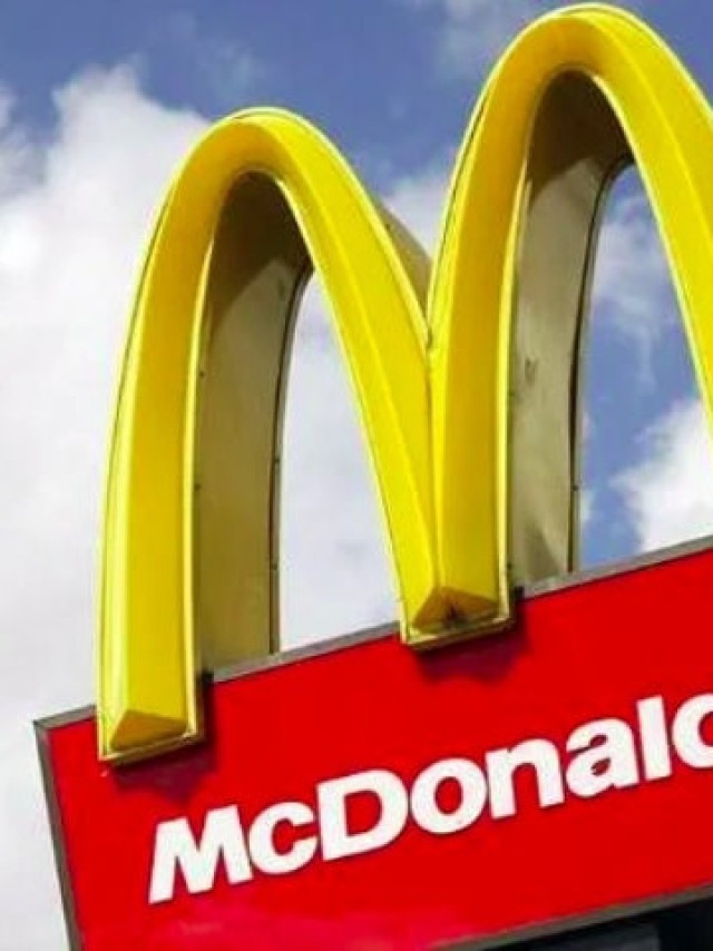 Era só o que faltava: cliente do mcdonald’s é atendida por funcionário que estava no banheiro