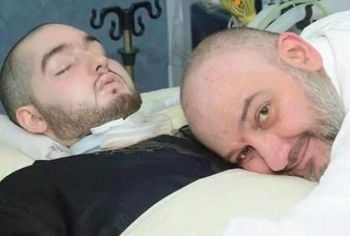 Mesmo assim, seu pai, o príncipe Khaled bin Talal Al Saud, não desistiu e continua acreditando em sua recuperação.