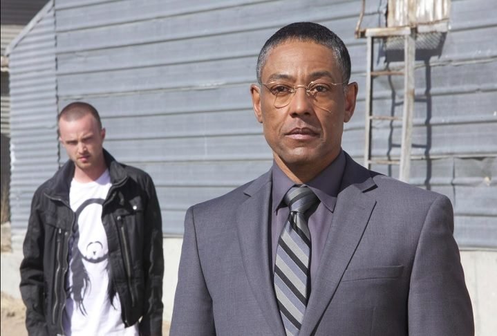 "Breaking Bad" também é conhecida ter introduzido dos vilões mais marcantes de todos os tempos: o frio e calculista Gustavo Fring, interpretado por Giancarlo Esposito.