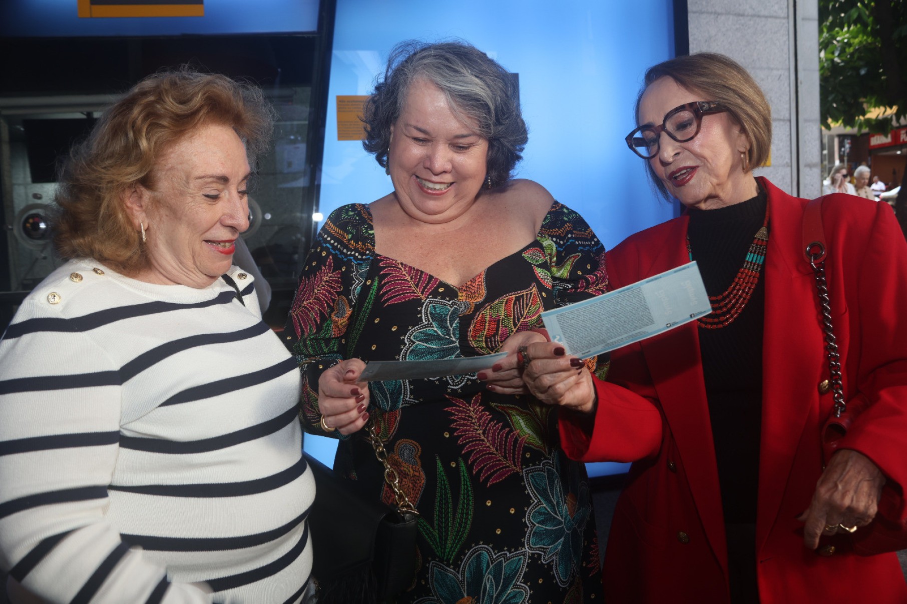 As amigas Neide Gruberger, Sofia Ramirez e Lenita Aguiar no musical Chatô, em BH