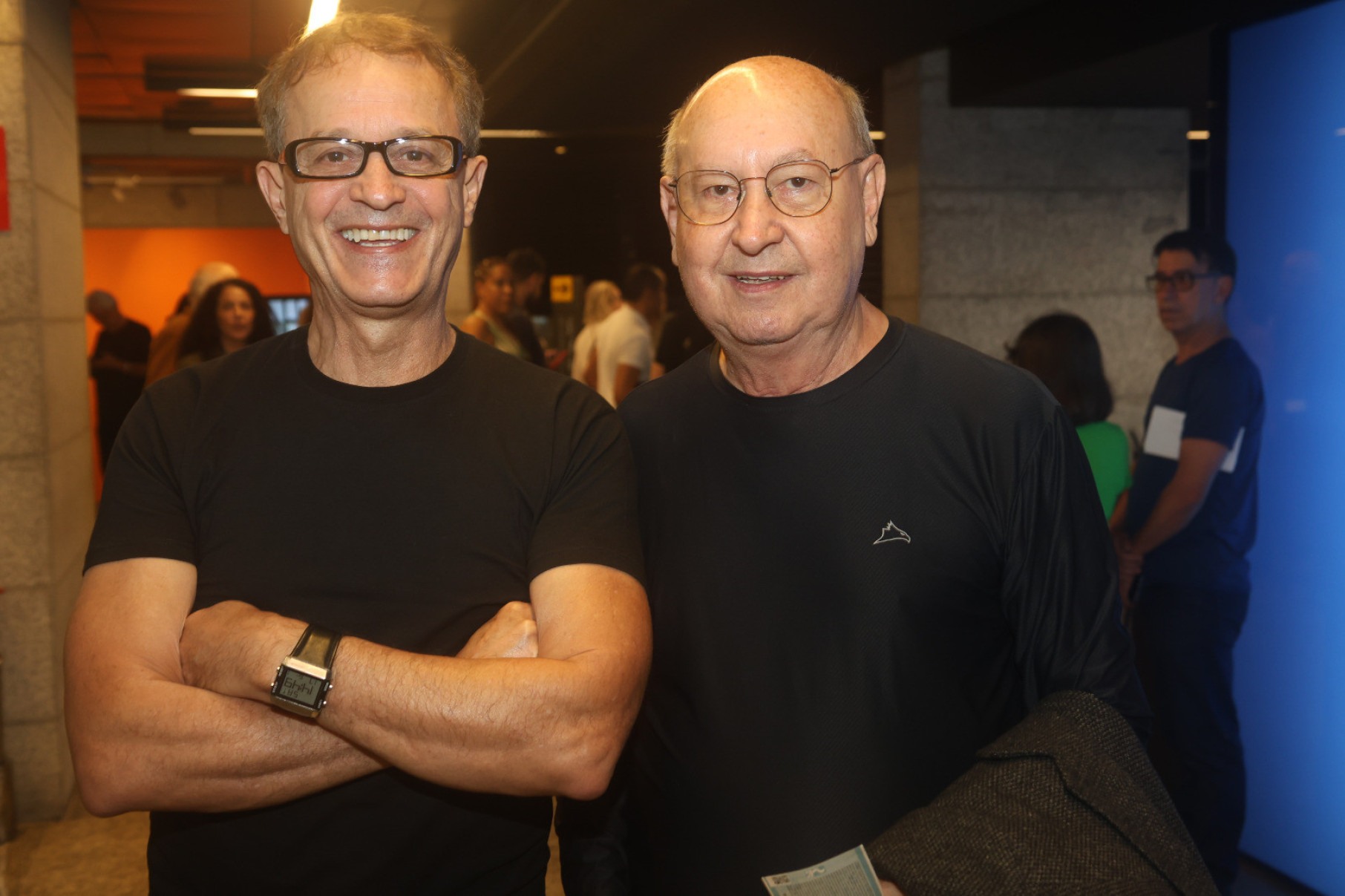  Dilson Mayron, diretor do Sinparc-MG, e o diretor de teatro Pádua Teixeira elogiaram o musical sobre a trajetória de Assis Chateaubriand