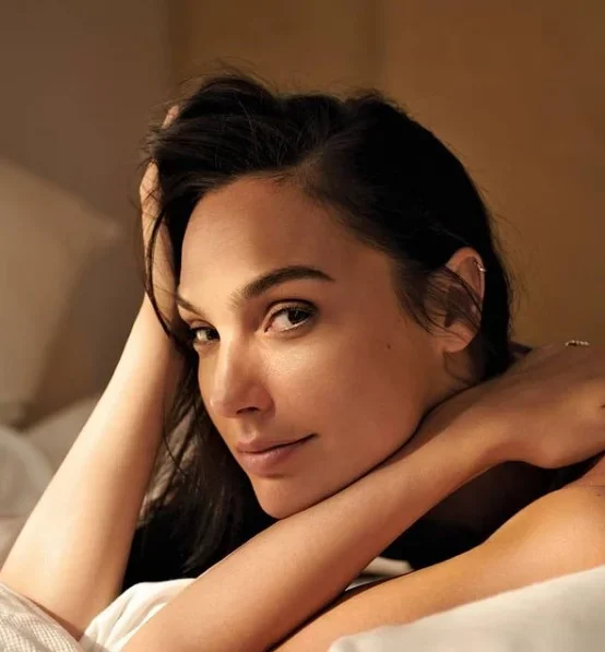 O set de filmagens de “The Runner”, novo filme da atriz Gal Gadot, em Londres, foi palco de tumulto e prisões após protestos pró-Palestina. 
-Instagram/@gal_gadot