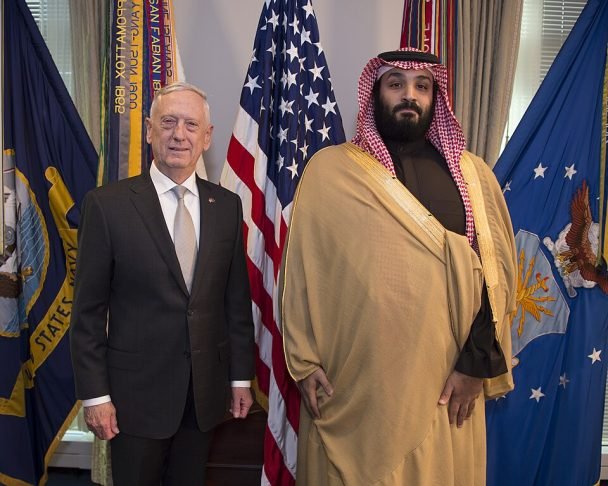 O país mantém relações estratégicas com os EUA e outros países ocidentais, apesar de críticas por seu histórico de violação dos direitos humanos.