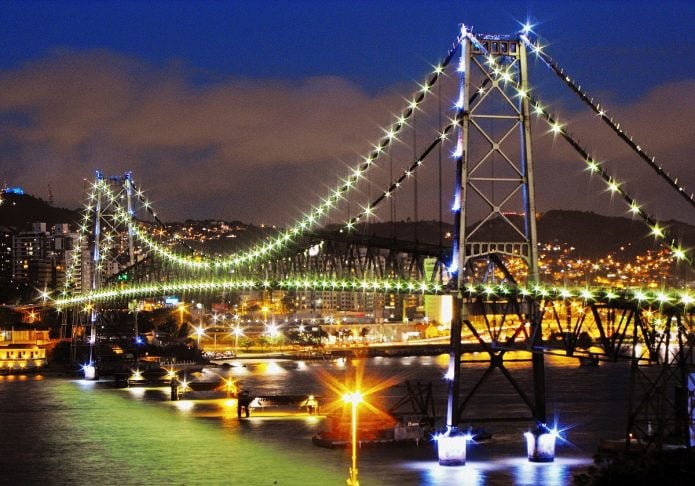 Florianópolis ganhou destaque ao entrar no top 10, impulsionada pela valorização pós-pandemia e pela qualidade de vida que oferece. 