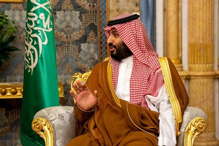 O atual rei (desde 2015) é Salman bin Abdulaziz Al Saud, mas o poder executivo está amplamente nas mãos do príncipe herdeiro Mohammed bin Salman (foto) que, em setembro de 2022, se tornou o primeiro-ministro do país.