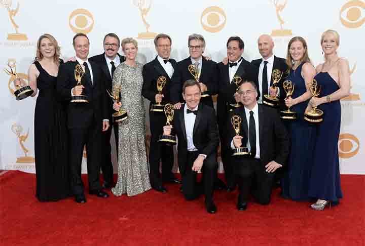 Breaking Bad se tornou uma das séries mais premiadas da história, tendo faturado 16 prêmios Emmy, incluindo dois de Melhor Série Dramática.