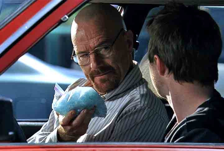 O ator, que antes era mais conhecido por papÃ©is cÃŽmicos, especialmente como Hal em "Malcolm in the Middle" (2000-2006), chocou o pÃºblico com sua performance intensa e multifacetada como Walter White.