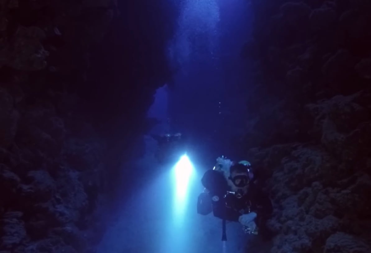 No começo do período Messiniano, um cânion se formou no fundo do Mar Mediterrâneo. Isso aconteceu antes de o sal ser depositado, quando o nível do mar baixou.