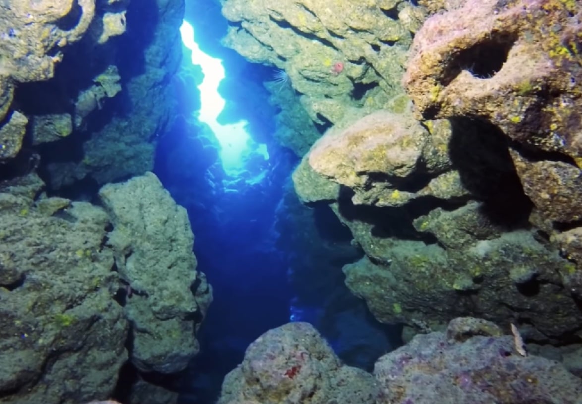 Os cientistas afirmam que essa nova evidência apoia a ideia de que pelo menos parte da erosão nas bordas dos continentes aconteceu debaixo d'água, pouco antes do sal começar a se acumular no fundo do mar.