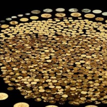 Sorte grande: Fazendeiro encontra moedas de ouro no "quintal" - ReproduÃ§Ã£o/NCG Coins