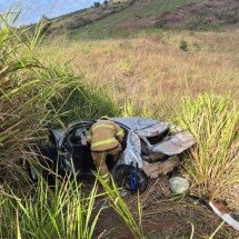 Motorista morre depois de capotar e ser jogado para fora do veículo em MG - CBMMG/Divulgação