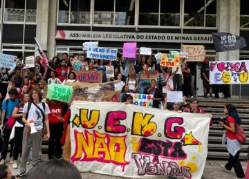 Servidores da Uemg foram à Assembleia Legislativa protestar contra projeto que transfere bens da universidade para a União -  (crédito: Aduemg/divulgação)