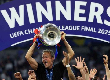 Técnico do Paris Saint-Germain, o espanhol Luis Enrique comandou o PSG na conquista da primeira ‘Orelhuda’ do clube francês -  (crédito: FRANCK FIFE / AFP)