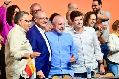 Presidente Luiz Inácio Lula da Silva participou da posse do novo presidente nacional do PSB, João Campos, junto do presidente da Câmara, Hugo Motta -  (crédito: Ruy Baron/PSB)