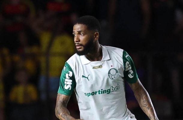 MICAEL – Não estava bem posicionado nos lances dos gols do Cruzeiro. Cresceu durante a partida, mas teve uma noite infeliz. Quando foi ao ataque, atrapalhou Vitor Roque em lance no qual o companheiro tinha tudo para marcar. NOTA 5,5. Foto: Cesar Greco/Palmeiras