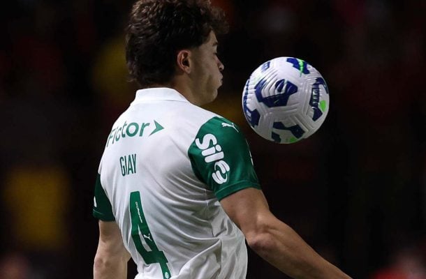 GIAY – Apesar de ganhar algumas jogadas diante de Wanderson, viu o atacante cruzeirense levar muito perigo à sua defesa. Quando subiu ao ataque, mostrou qualidade e quase fez um gol no primeiro tempo. Bom jogo. NOTA 6,0. Foto: Cesar Greco/Palmeiras