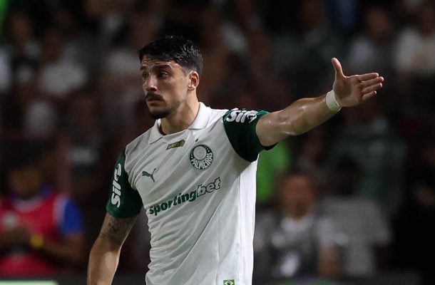 PIQUEREZ – Cochilou no segundo gol do Cruzeiro, deixando Kaio Jorge se antecipar e mandar para a rede. Mas foi boa opção no apoio ao ataque e quase marcou em chute de fora da área no primeiro tempo. NOTA 6,0. Foto:  Cesar Greco/Palmeiras