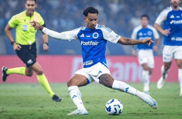 MATHEUS PEREIRA – Apesar de um jogo menos diferenciado do que o normal, cadenciou as jogadas e deu bons es. Mas, desta vez, teve uma atuação eclipsada por outros companheiros. NOTA 6,0 Foto: Gustavo Aleixo/Cruzeiro