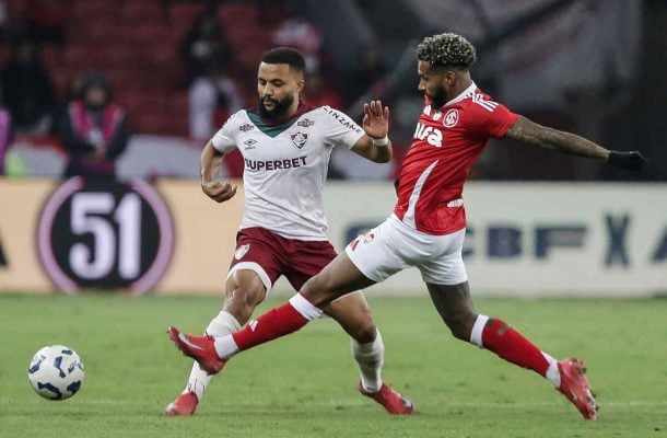 SAMUEL XAVIER - Um dos melhores jogadores da partida, fez um e preciso para que Serna abrisse o placar ainda no primeiro tempo. NOTA: 7,0. Foto: Lucas Merçon/Fluminense