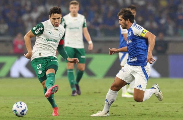 RAPHAEL VEIGA  - Aplicado, mas sem ousadia na criação no primeiro tempo, ficando muito apagado nas jogadas ofensivas. Com isso, saiu no intervalo para dar lugar a Paulinho. NOTA 4,0. Foto: Cesar Greco/Palmeiras