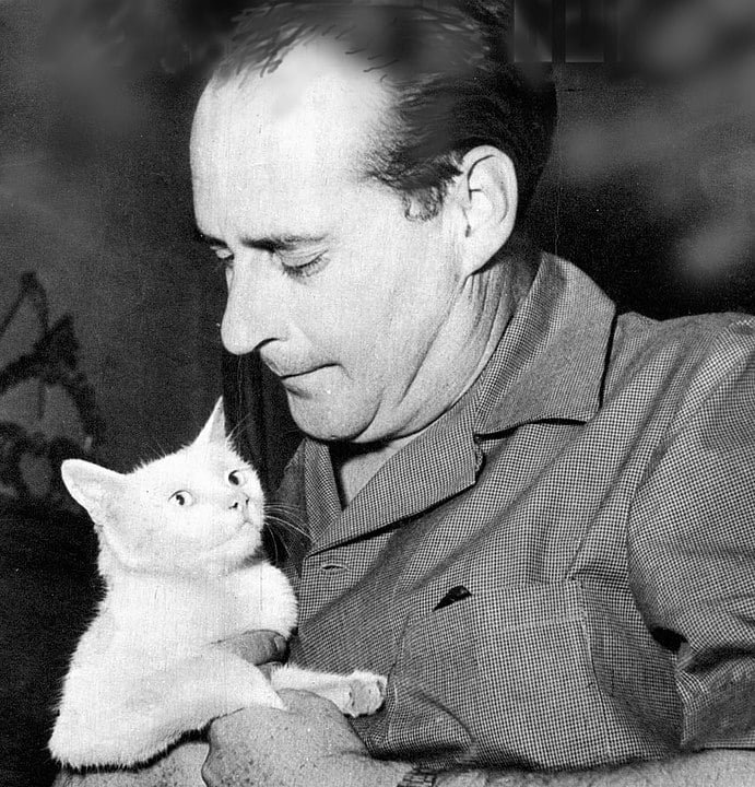ROBERTO ROSSELLINI -  Foi um dos mais importantes cineastas do neorrealismo italiano. Entre seus trabalhos mais notáveis estão “Roma, Cidade Aberta” (1945), “Paisà” (1946), e “Alemanha, Ano Zero”. Ele morreu aos 71 anos, em 3/6/1977. 