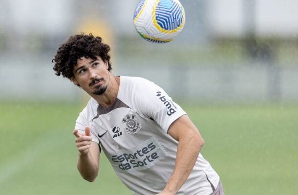 ANDRÉ RAMALHO - Foi mais consistente nas saídas de bola que seu companheiro de zaga. Fez cortes providenciais nas vezes em que o adversário chegou com perigo. NOTA: 6,0. Foto: Rodrigo Coca/Agência Corinthians 
