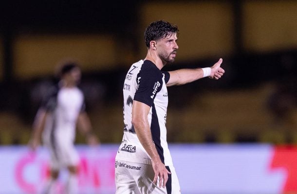 HÉCTOR HERNÁNDEZ - Enquanto esteve em campo, o jogador não conseguiu ser efetivo no sistema ofensivo corintiano e pouco levou perigo à meta adversária. NOTA: 5,0.