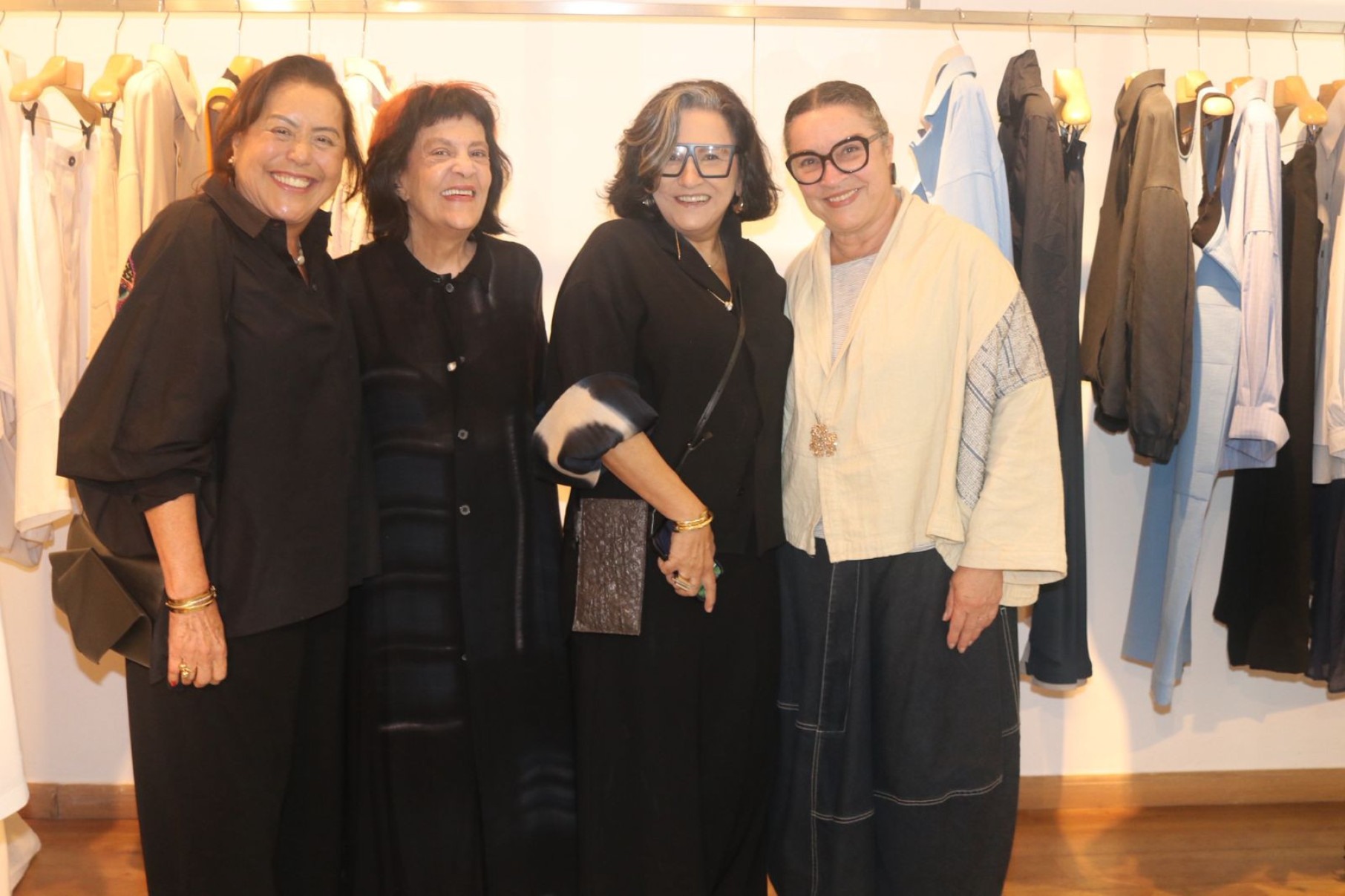 Luciana Perktold, Sônia Pinto, Ana Paixão e Mary Arantes no ateliê de Sônia, na Vila Paris Luciana Perktold, Sônia Pinto, Ana Paixão e Mary Arantes no ateliê de Sônia, na Vila Paris, em BH