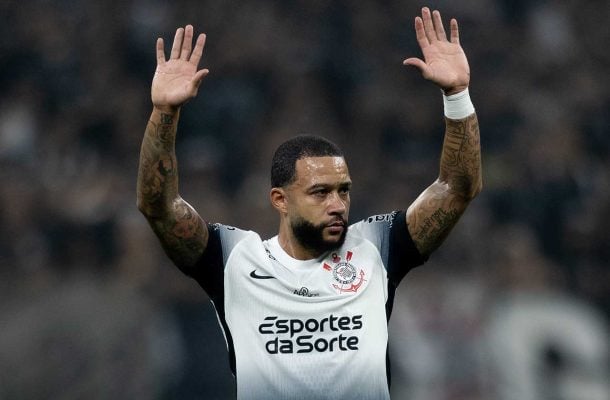 DEPAY - Participativo, o holandês buscou ser o construtor da equipe, com bons passes e destaque nas bolas paradas. NOTA: 6,0.
