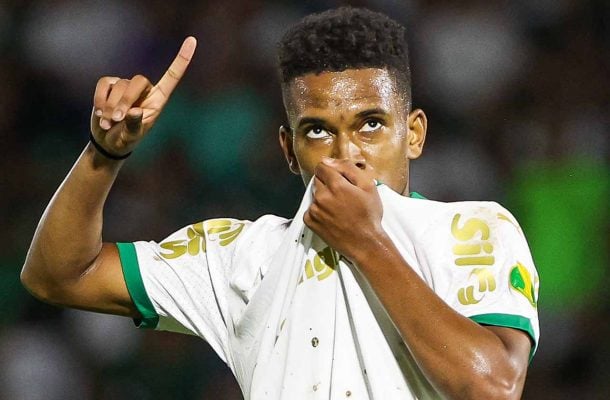 ESTÊVÃO – Neste que foi seu último jogo com a camisa do Palmeiras em solo brasileiro, fez um segundo tempo melhor do que o primeiro, já que nos 45 minutos iniciais acabou anulado por Kaiki. E quando saiu do setor direita, não se deu bem  diante dos marcadores do Cruzeiro. Fez uma falta feia por trás e levou amarelo. NOTA 5,0. Foto: Cesar Greco/Palmeiras