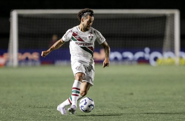 GUGA - Entrou no lugar de Samuel Xavier, que cansou, e deu conta do recado ao não conceder espaços em seu setor. NOTA: 6,0. Foto: Lucas Merçon/Fluminense