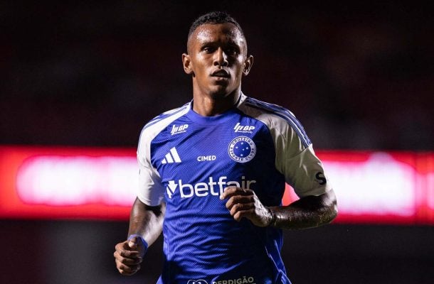 MARQUINHOS  - Entrou na vaga de Matheus Pereira aos 43 da etapa final para fechar o setor esquerdo da defesa. Jogou poucos minutos SEM NOTA. Foto: . Foto: Gustavo Aleixo/Cruzeiro