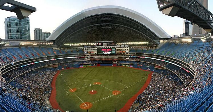 Rogers Centre (1989)
Estádio multiuso em Toronto, famoso por seu teto retrátil inovador. Casa do time de beisebol Toronto Blue Jays, também recebe shows e grandes eventos.