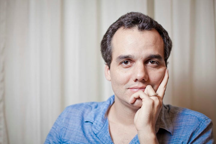 Wagner Moura nasceu em Salvador, capital da Bahia, em 27 de junho de 1976. Hoje, ele é considerado um dos maiores nomes da cena artística brasileira e internacional. Um dos grandes artistas do celeiro de talentos que é a Bahia.
