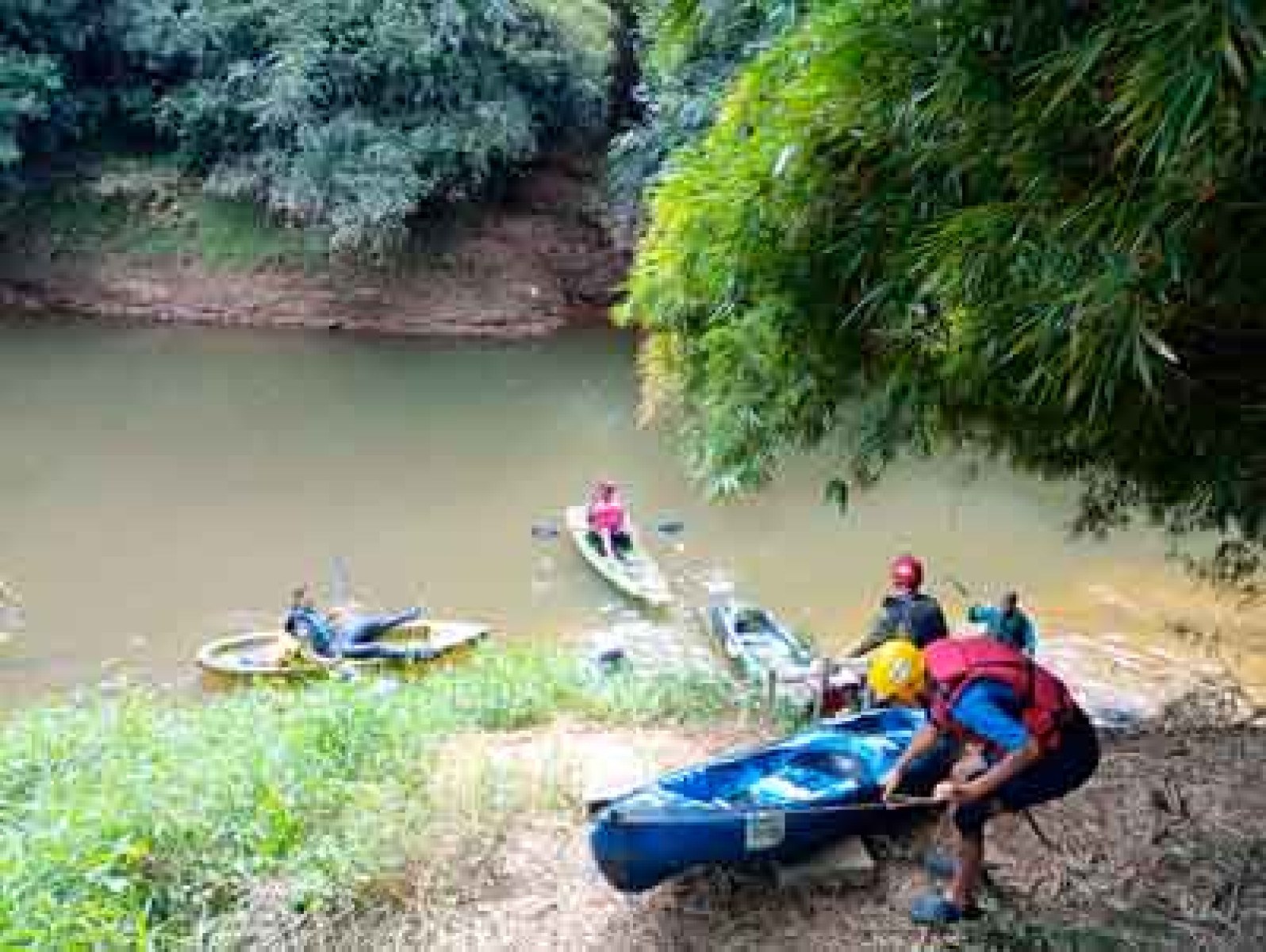 Grupo de mineiros, em caiaque e a cavalo, visitou cachoeiras, ranchos e outros locais por onde passou 