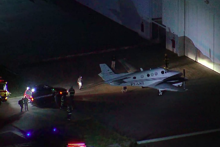 A aeronave sobrevoou a capital por cerca de 40 minutos até conseguir pousar com segurança em Jundiaí.