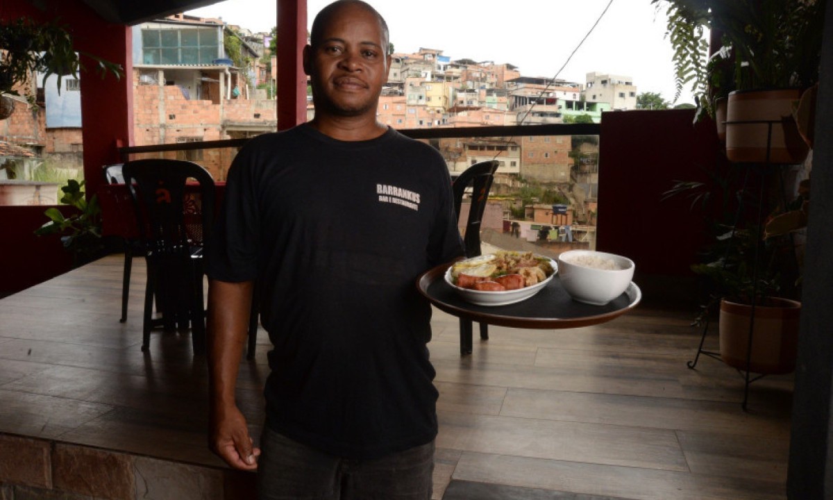 Valdecir Cardoso, o Nem, ao lado da esposa Heloísa Helena comandam o Barrankus, que oferece pratos como costelinha, tropeiro, tilápia e feijoada  
