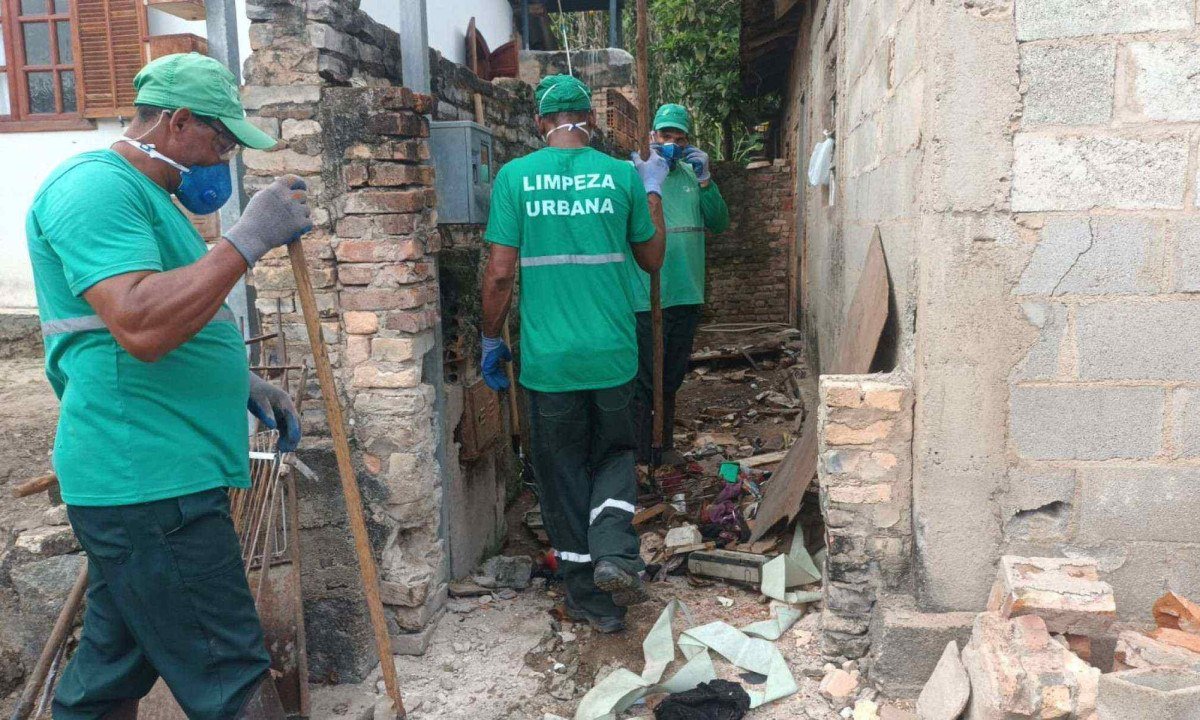 Justiça de Caeté determinou que a prefeitura fizesse a limpeza da casa de idosa -  (crédito: Patrícia Dutra/Arquivo Pessoal)