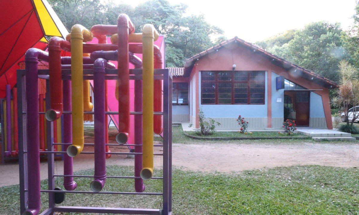 A Casa da Infância é ligada à Faculdade de Educação (Fae) e ao Núcleo de Estudos e Pesquisas sobre Infância e Educação Infantil (Nepei)