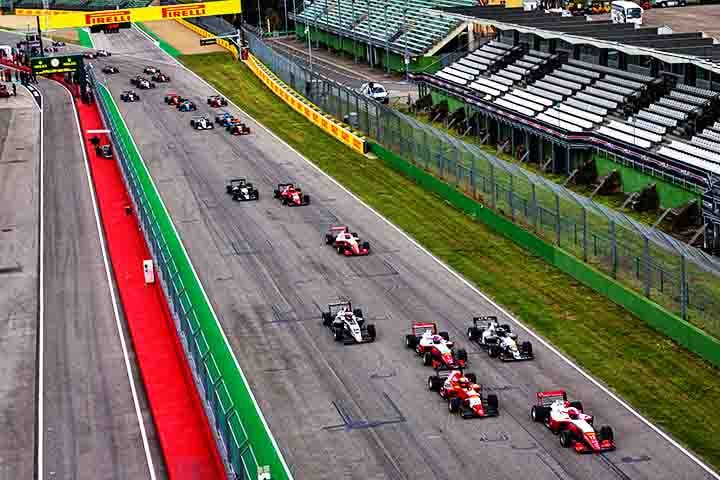 O circuito ficou marcado por ser o local do trágico acidente que tirou a vida do piloto Ayrton Senna em 1994. 